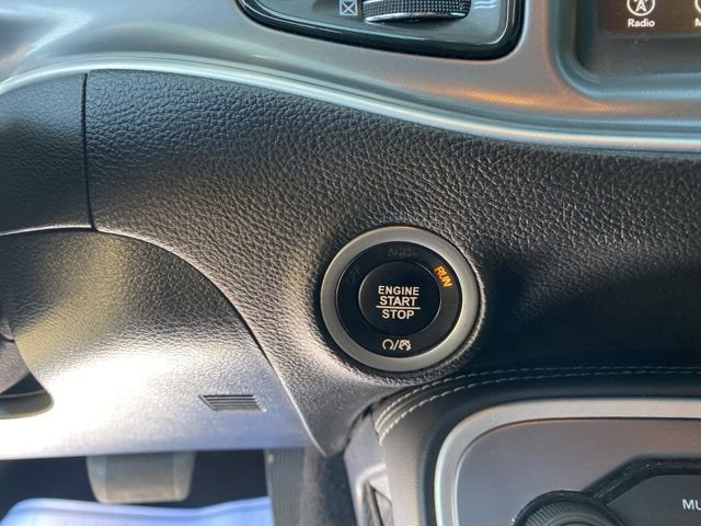 Used 2022 Dodge Challenger SXT w/ Driver Convenience Group RWD image 14