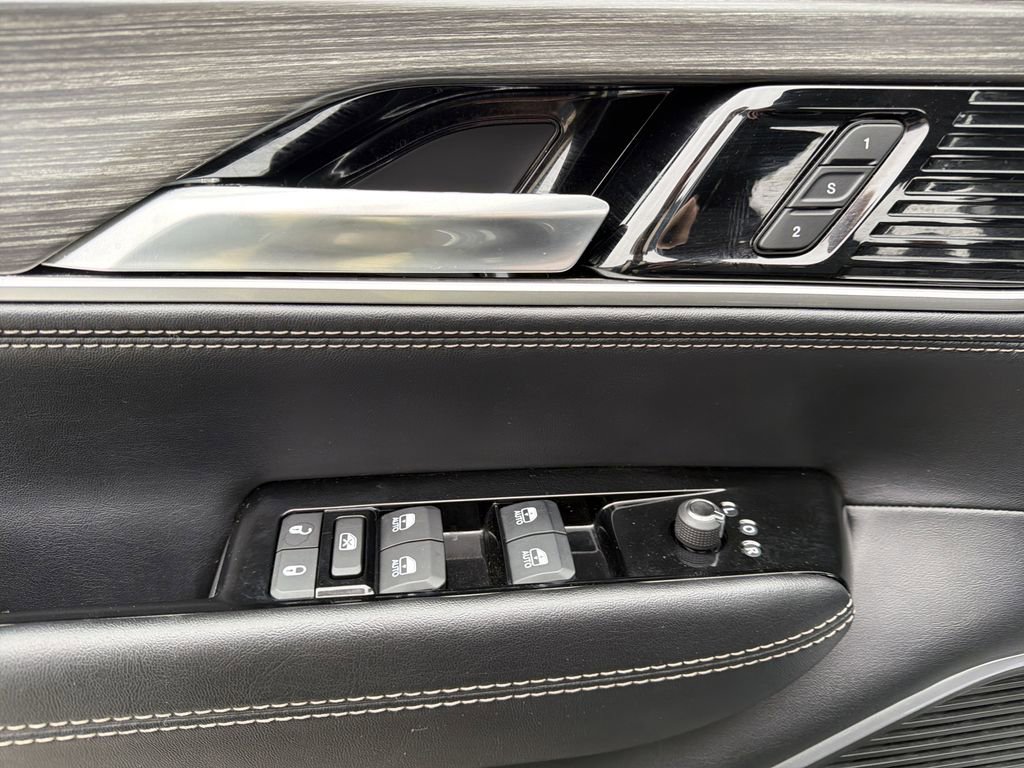 Used 2024 Jeep Wagoneer L Series II w/ Flexible Seating Group image 19