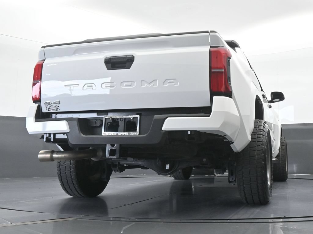 Used 2025 Toyota Tacoma SR5 AWD/4WD image 58