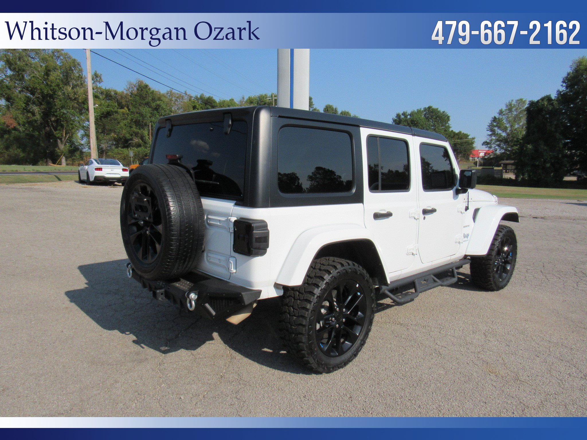 Used 2023 Jeep Wrangler Unlimited Sahara AWD/4WD image 16