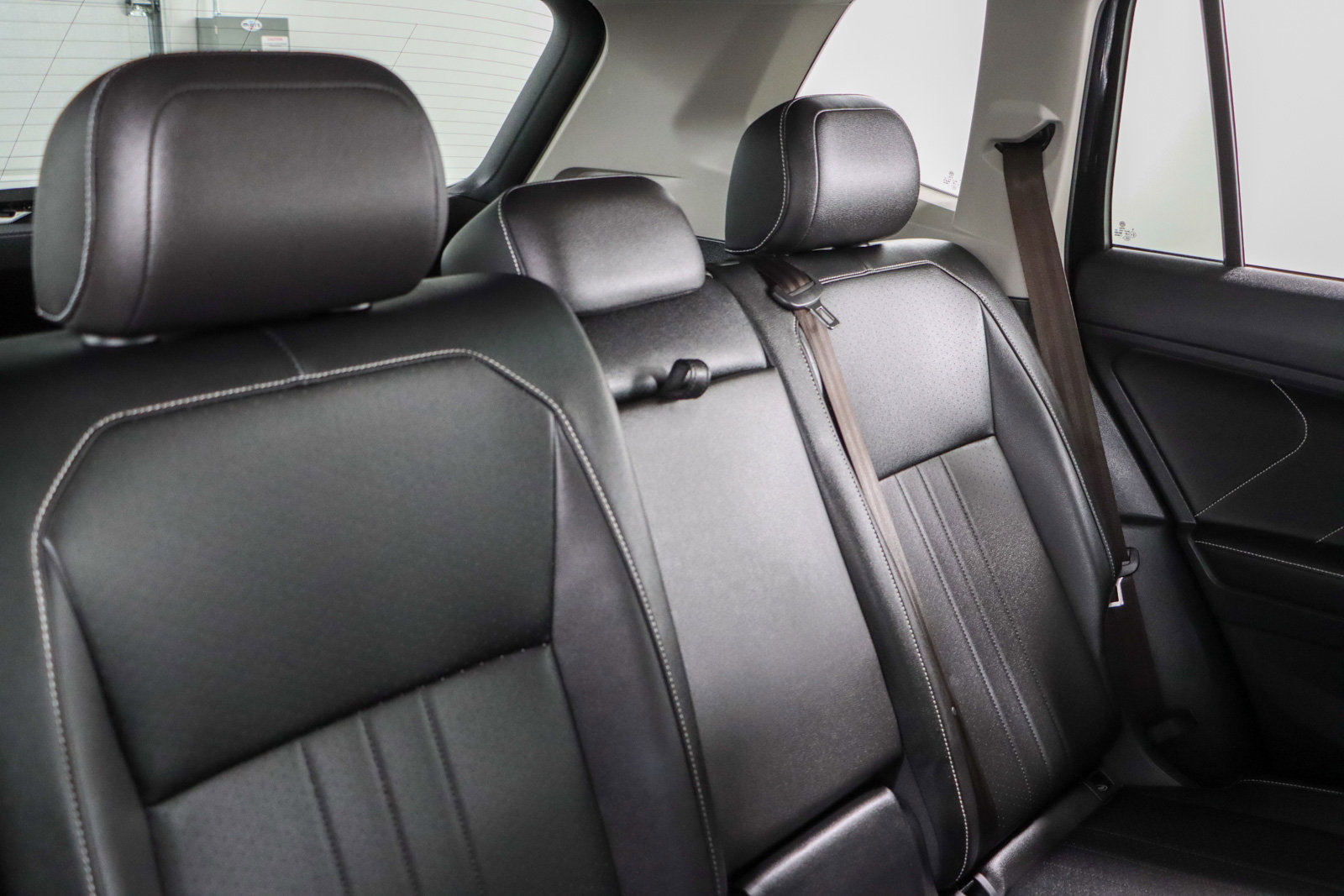 Used 2022 Volkswagen Tiguan SE w/ Panoramic Sunroof Package AWD/4WD image 28