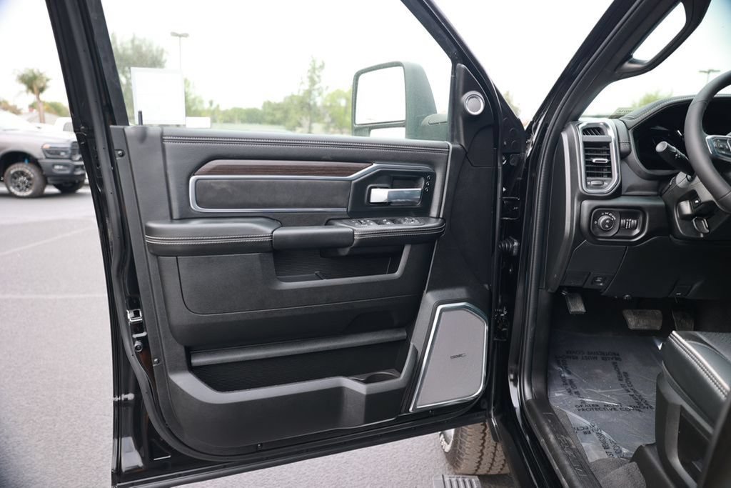 New 2026 RAM 3500 Laramie AWD/4WD image 14