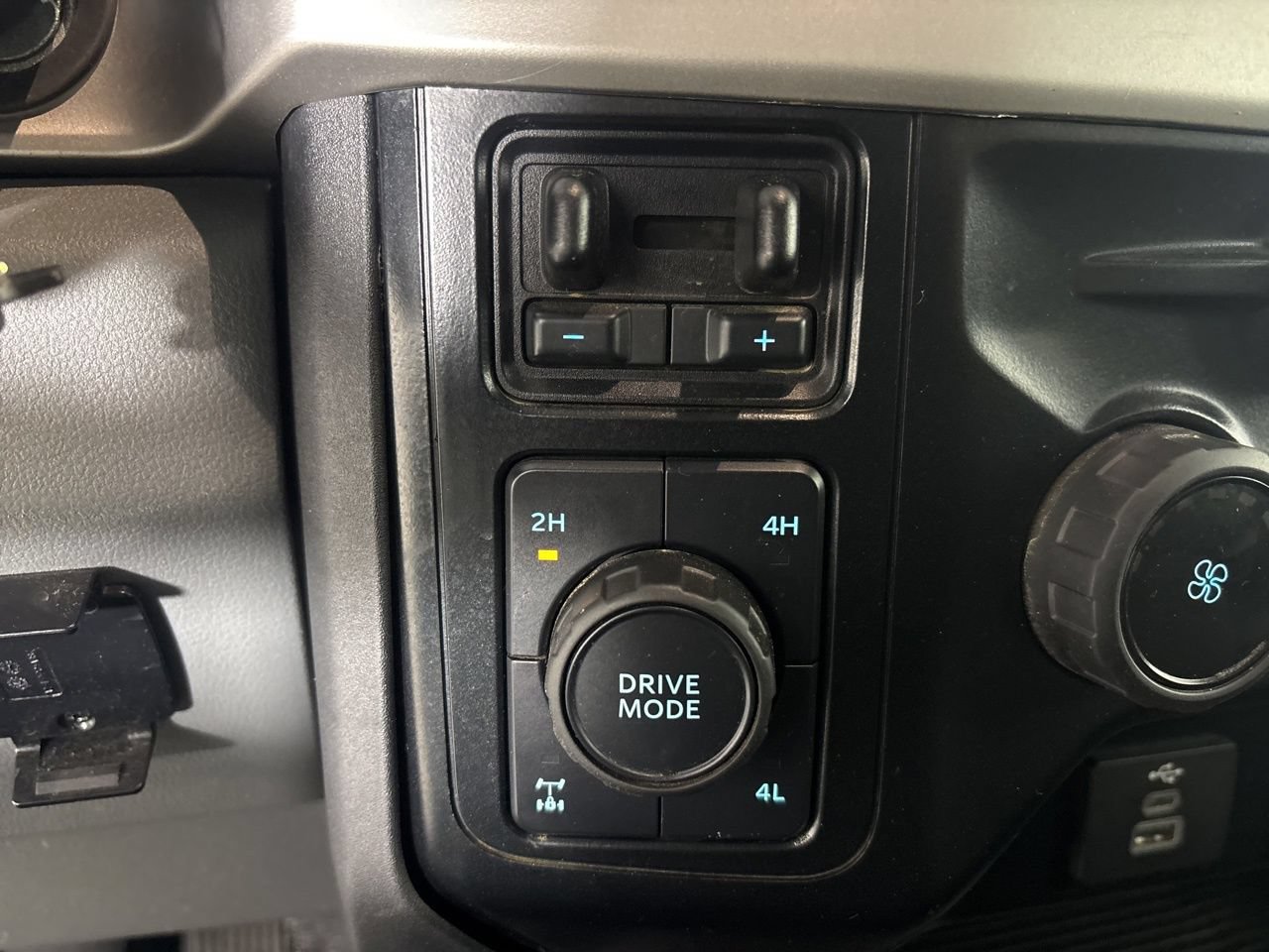 Used 2024 Ford F350 XLT w/ FX4 Off-Road Package AWD/4WD image 19