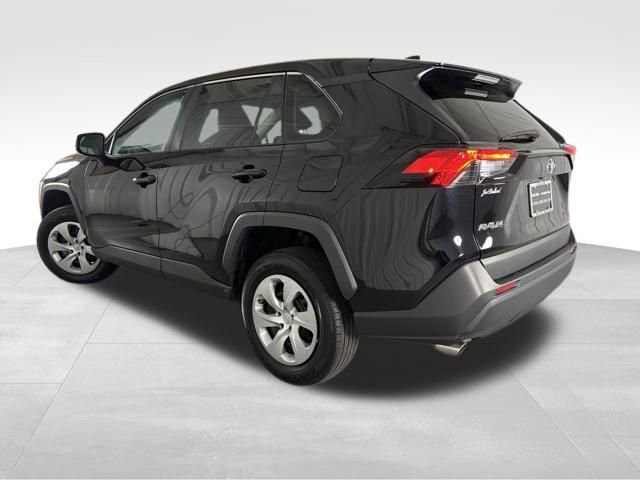 Used 2023 Toyota RAV4 LE image 5