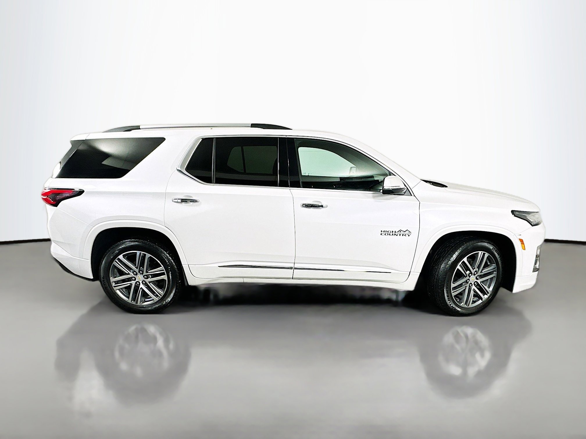 Used 2023 Chevrolet Traverse High Country image 8