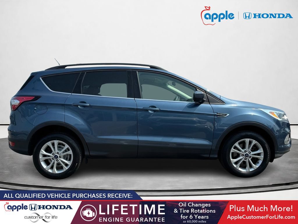 Used 2018 Ford Escape SE w/ SE Sync 3 Package AWD/4WD image 2
