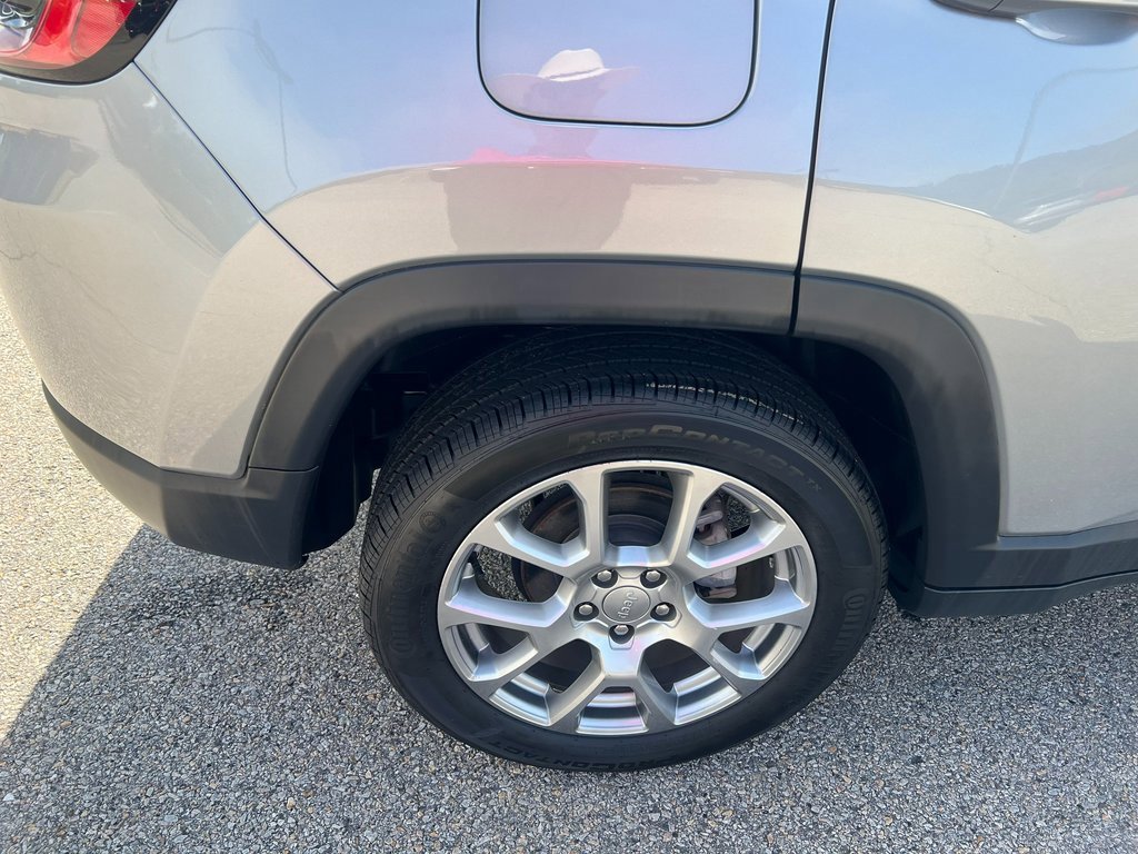 Used 2022 Jeep Compass Latitude image 14