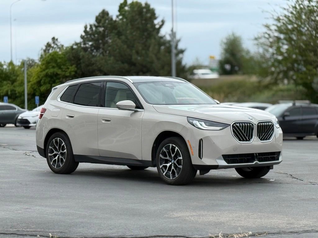 Used 2025 BMW X3 xDrive30 w/ Premium Package AWD/4WD image 3
