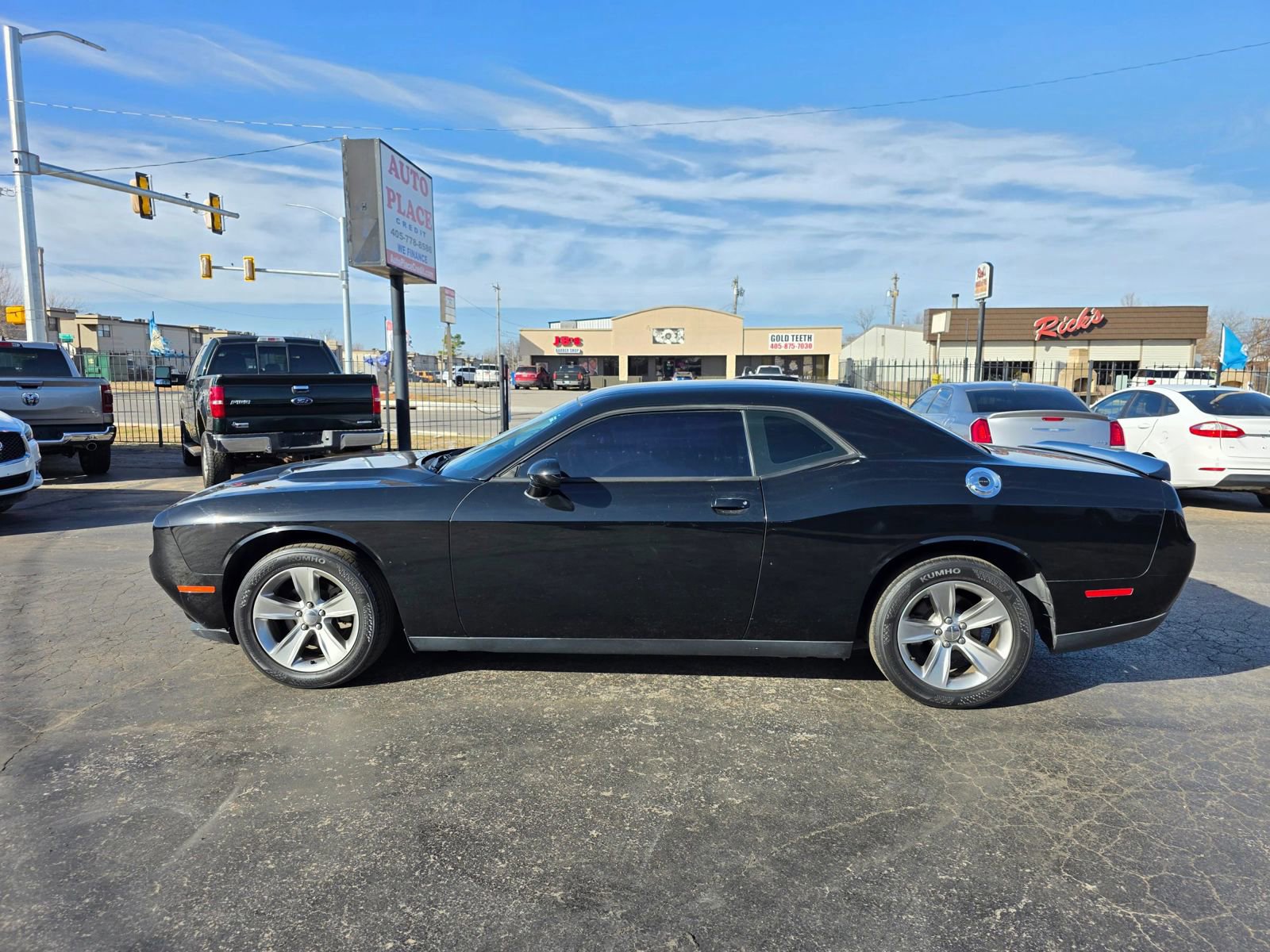 Used 2019 Dodge Challenger SXT image 19