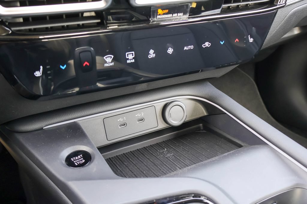 New 2026 Nissan Sentra SR w/ SR Premium Package FWD image 12