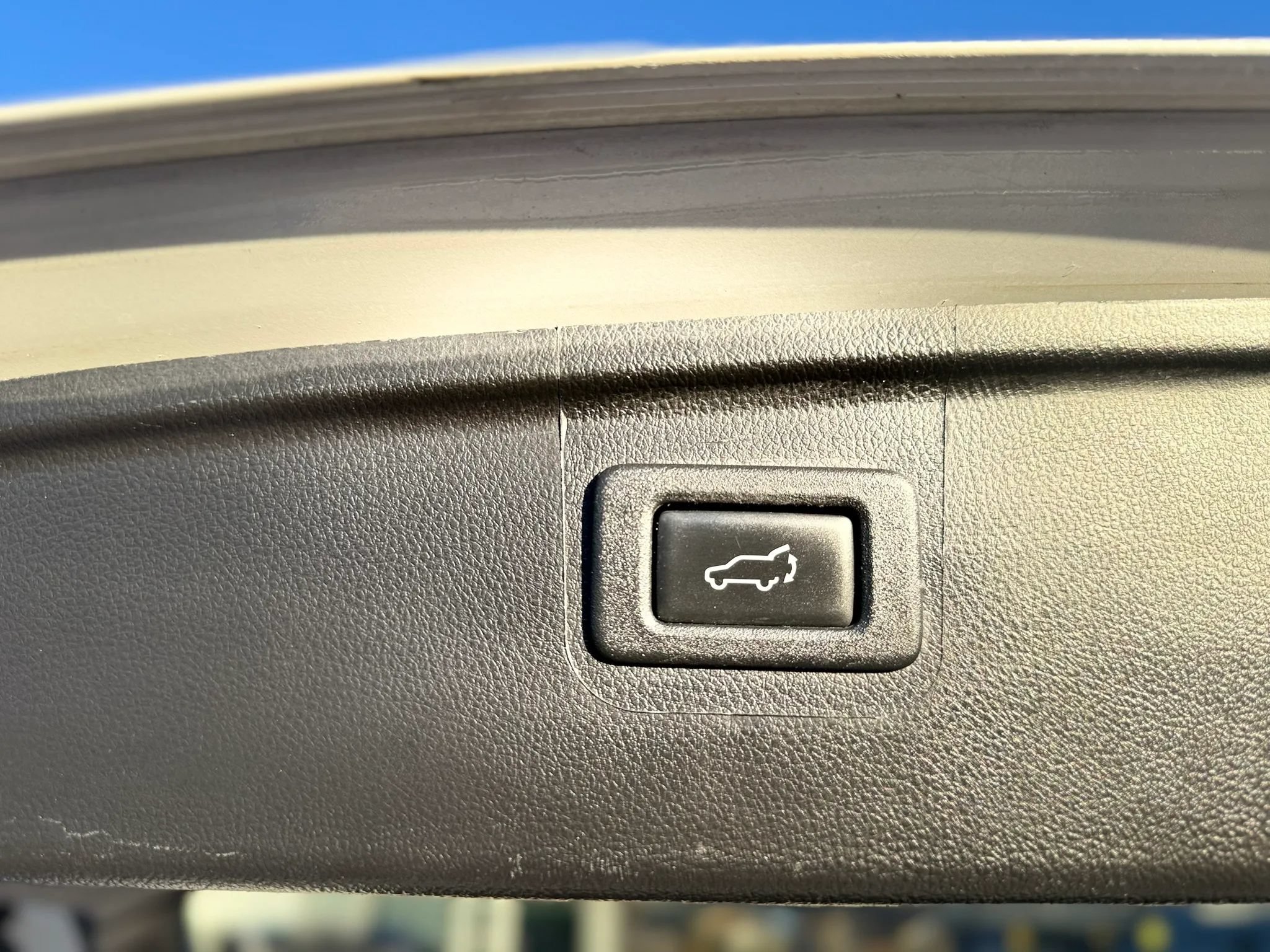 Used 2018 Subaru Outback 3.6R Touring AWD/4WD image 19