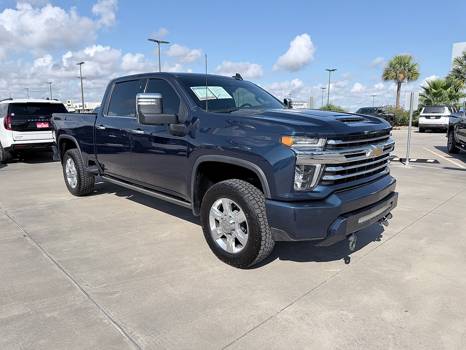 Used 2022 Chevrolet Silverado 2500 High Country w/ Technology Package AWD/4WD image 1