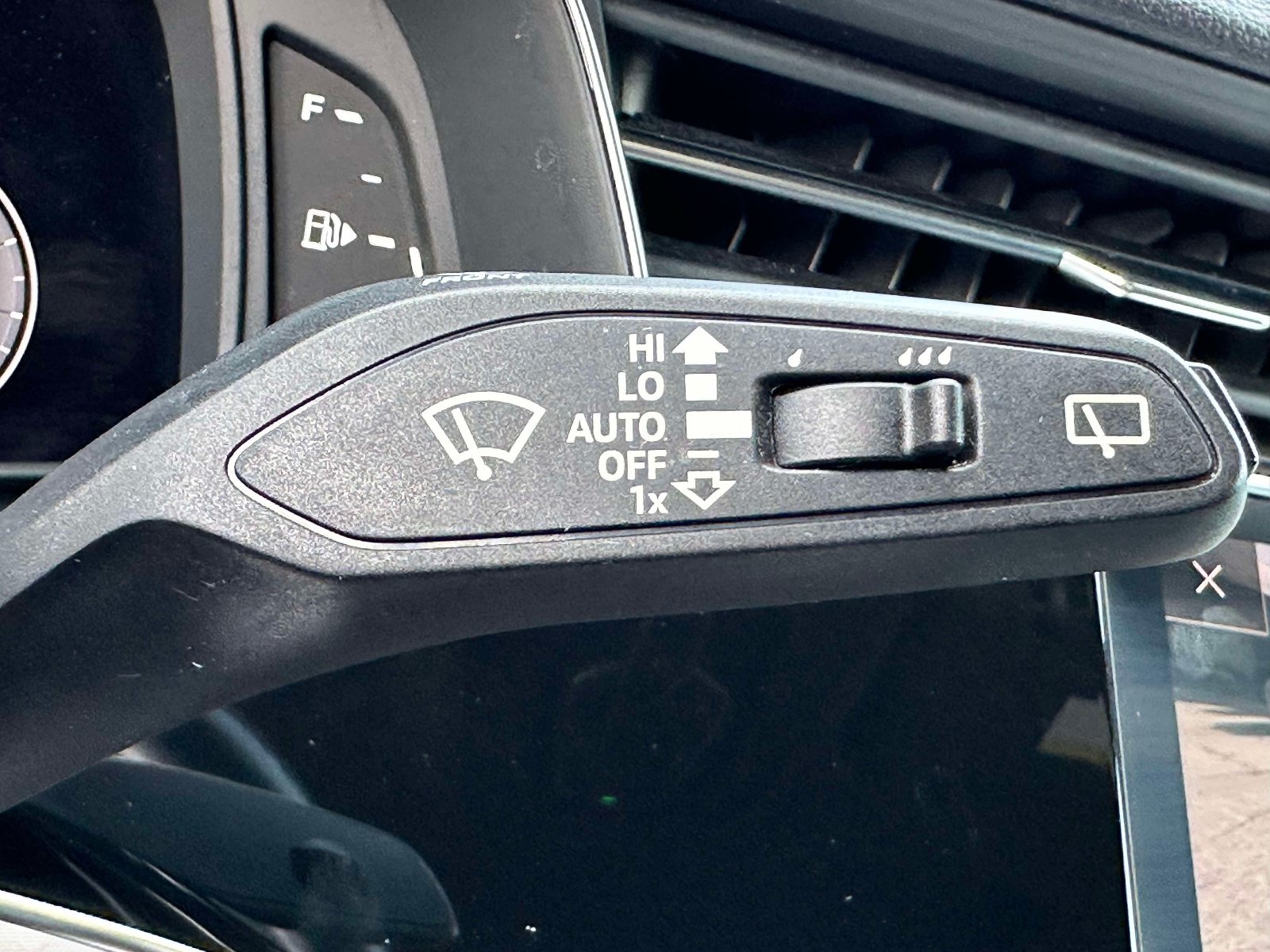 Used 2020 Audi Q8 Premium Plus w/ Premium Plus Package AWD/4WD image 16