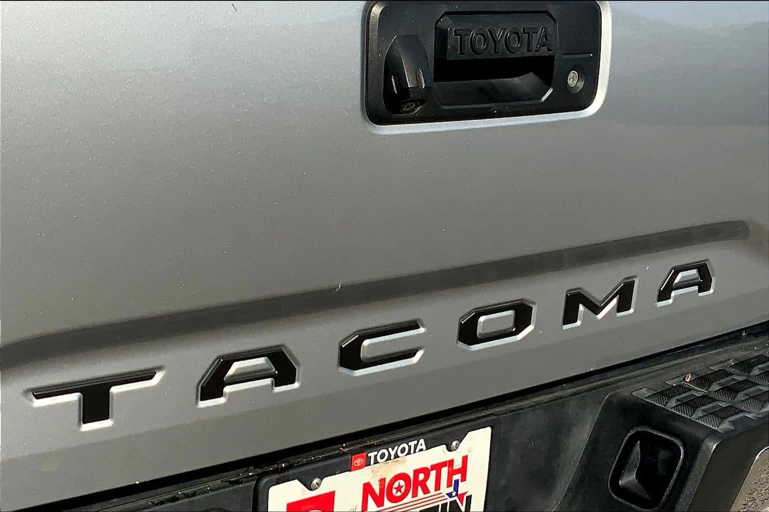 Used 2017 Toyota Tacoma SR5 w/ Tow Package RWD image 30