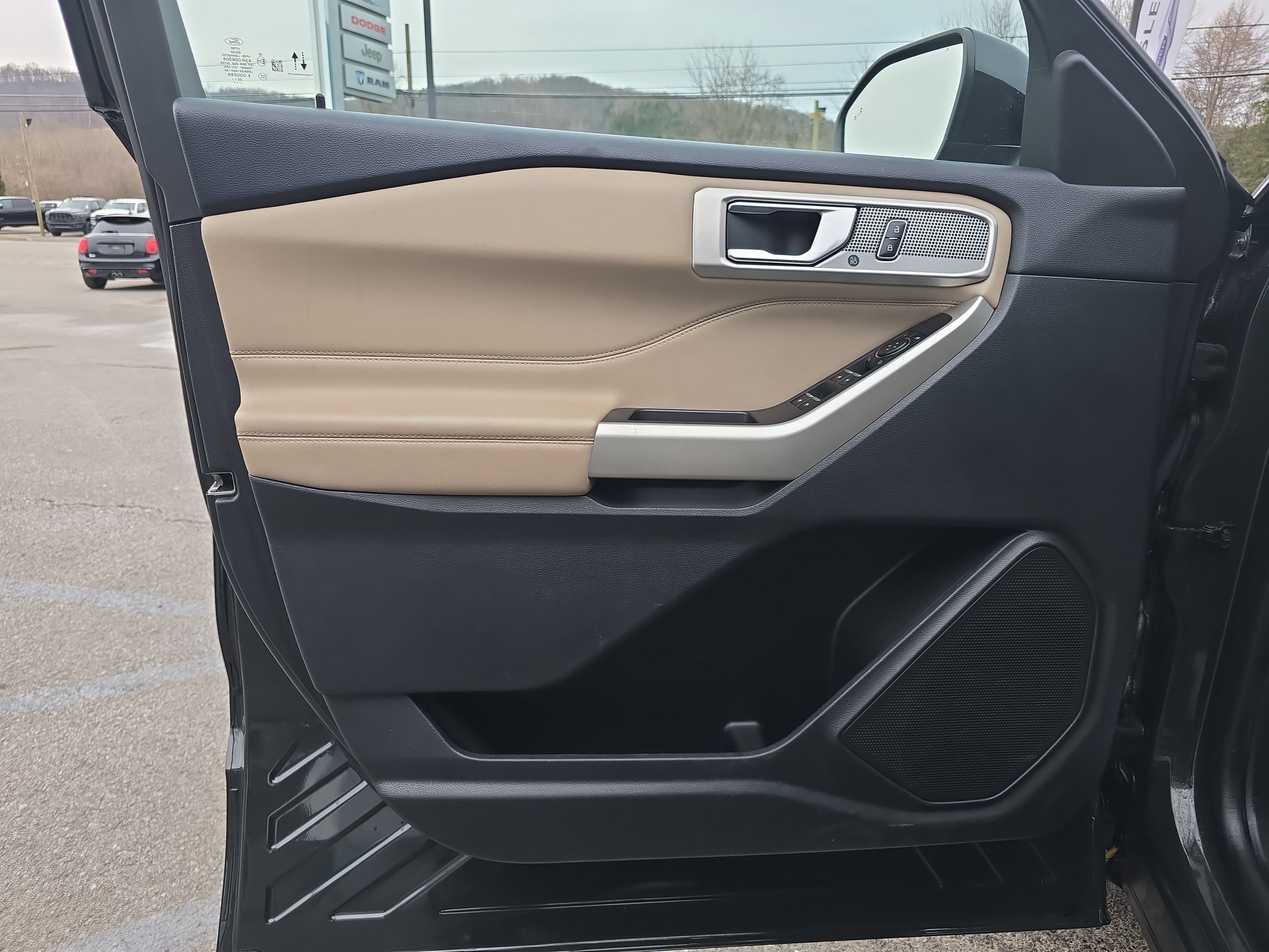 Used 2023 Ford Explorer Limited w/ Class IV Trailer Tow Package image 18