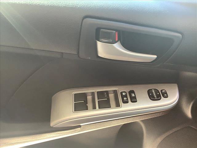 Used 2012 Toyota Camry SE FWD image 11