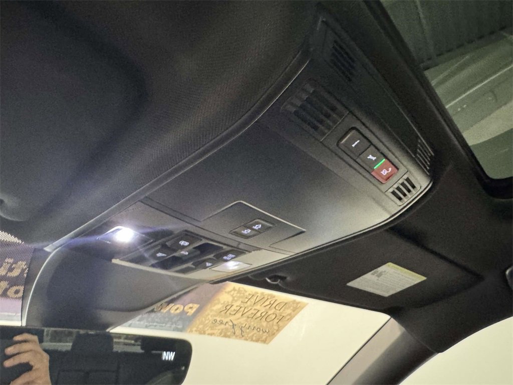 Used 2022 Volkswagen Tiguan SEL R-Line image 27