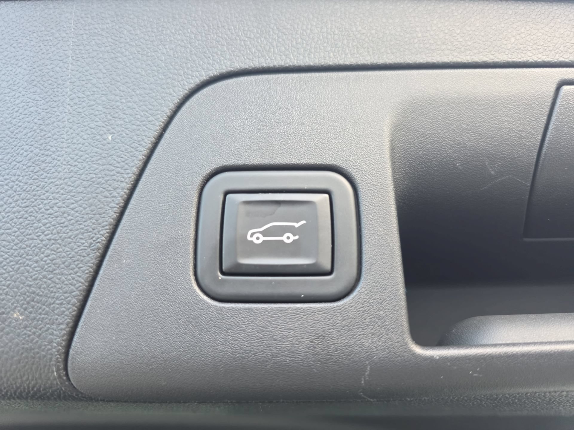 Used 2023 Buick Envision Essence FWD image 13