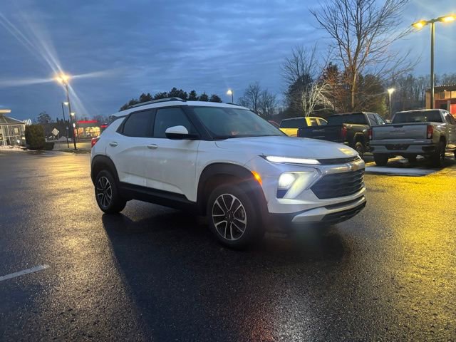 Used 2025 Chevrolet TrailBlazer LT w/ Convenience Package image 4