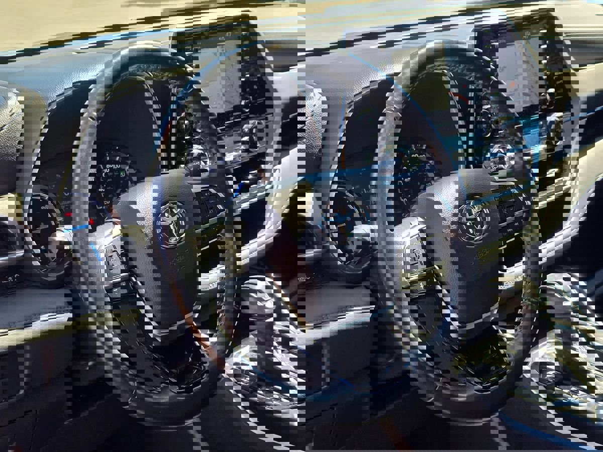 Used 2020 Toyota Highlander XLE image 21