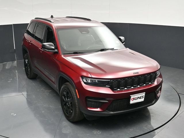 Used 2025 Jeep Grand Cherokee Altitude AWD/4WD image 46