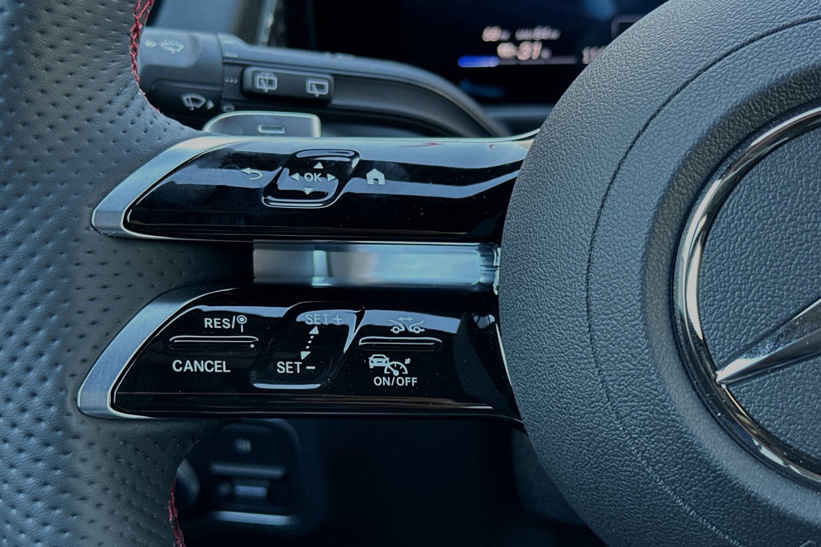 Used 2024 Mercedes-Benz EQB 300 4MATIC image 28