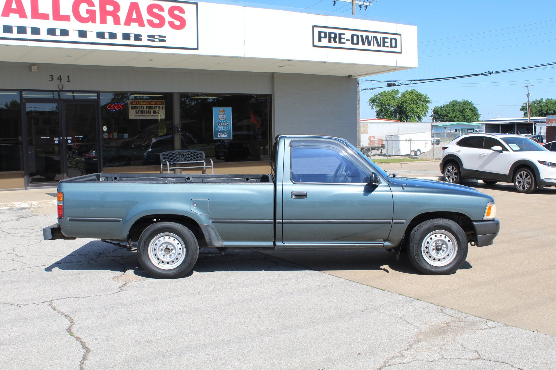 Used 1992 Toyota Pickup Deluxe RWD image 3