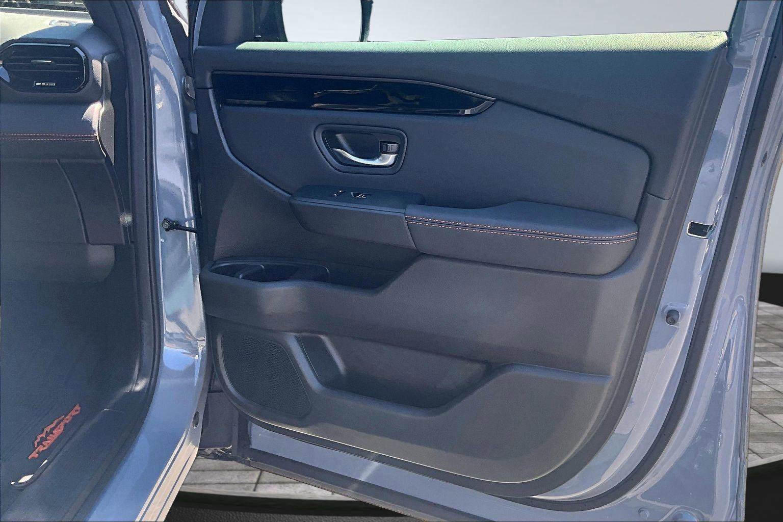 Used 2025 Honda Pilot TrailSport image 25