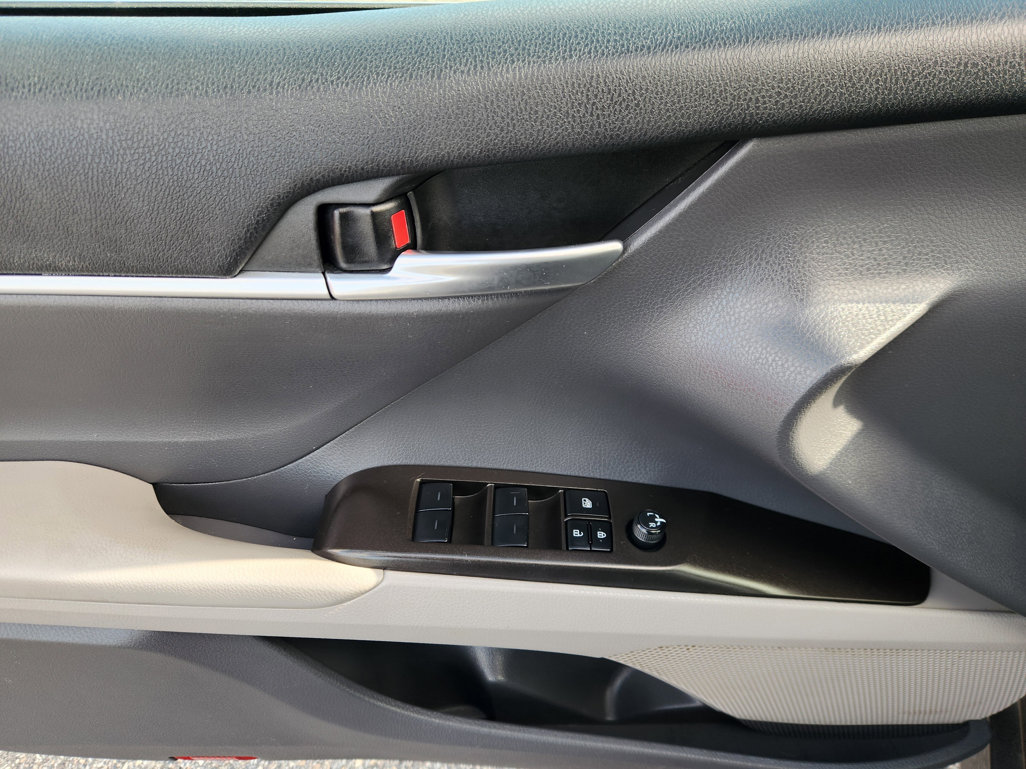 Used 2023 Toyota Camry LE image 16