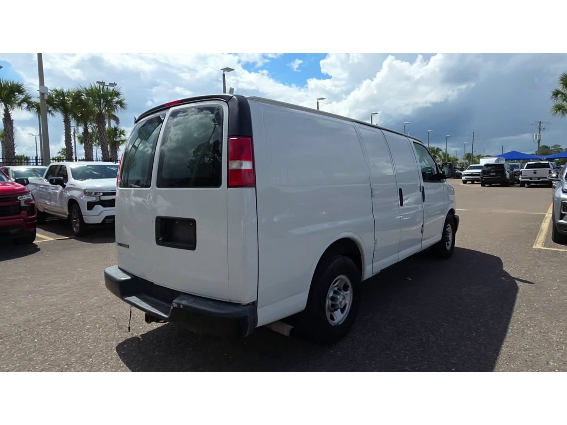 Used 2018 Chevrolet Express 2500 w/ Driver Convenience Package RWD image 8