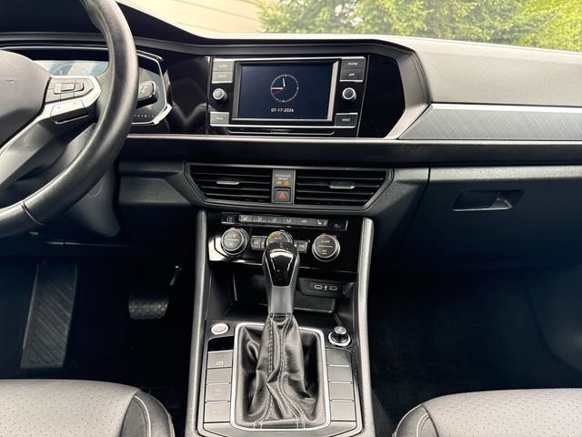 Used 2024 Volkswagen Jetta SE FWD image 23