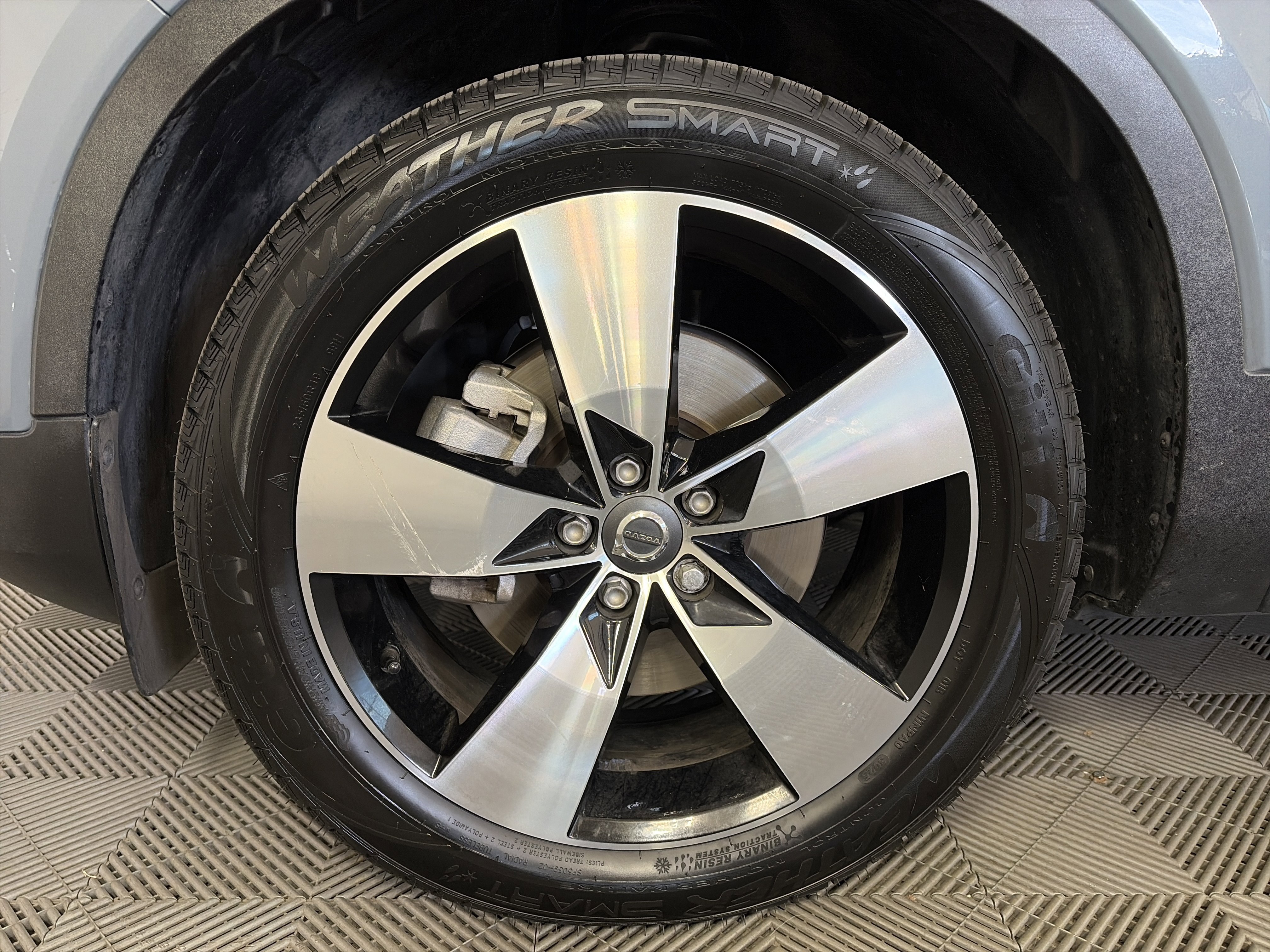 Used 2021 Volvo XC40 T5 Momentum w/ Premium Package AWD/4WD image 11