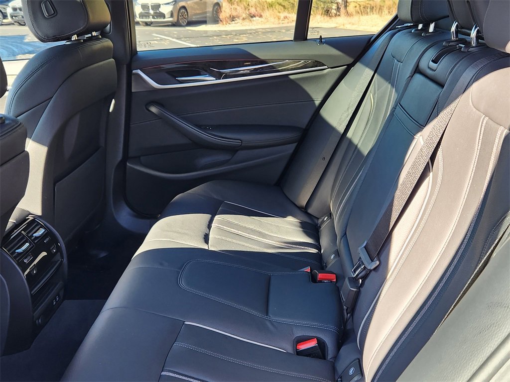 Used 2022 BMW 530i xDrive w/ M Sport Package image 10