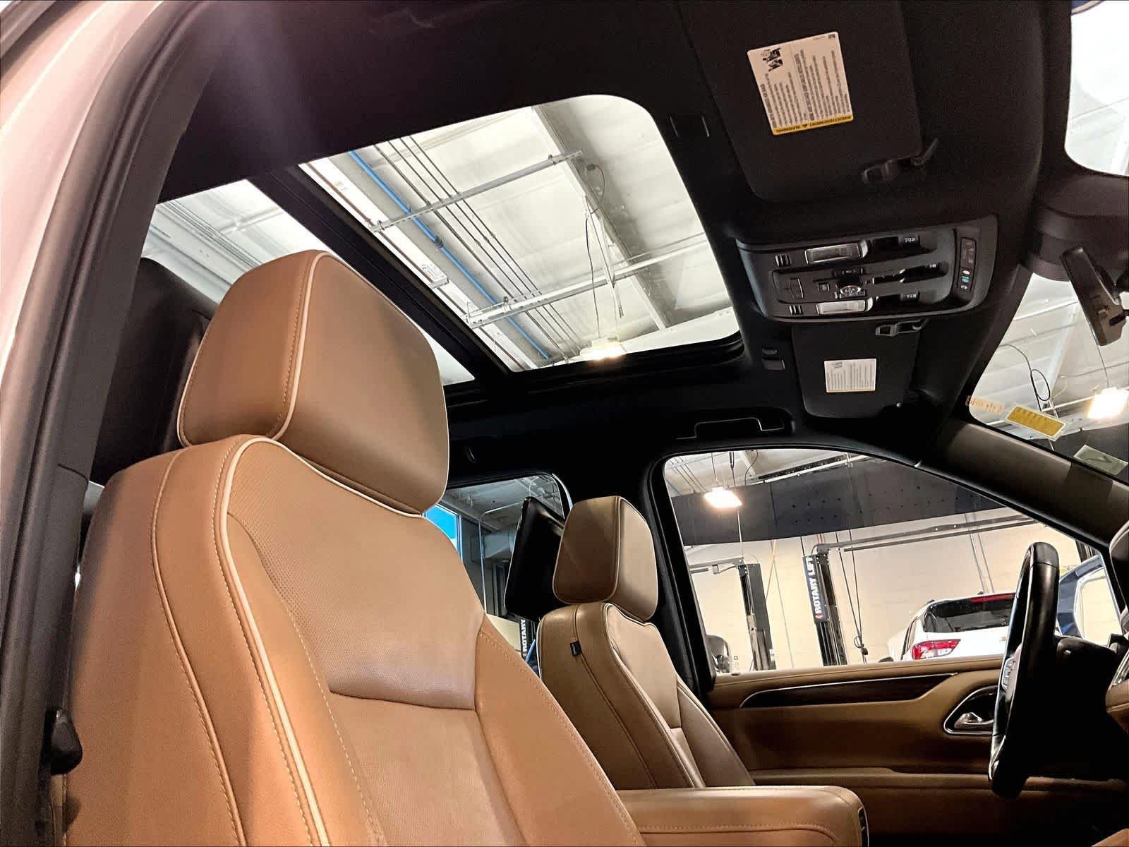 Used 2023 Chevrolet Tahoe Premier w/ Advanced Technology Package AWD/4WD image 23