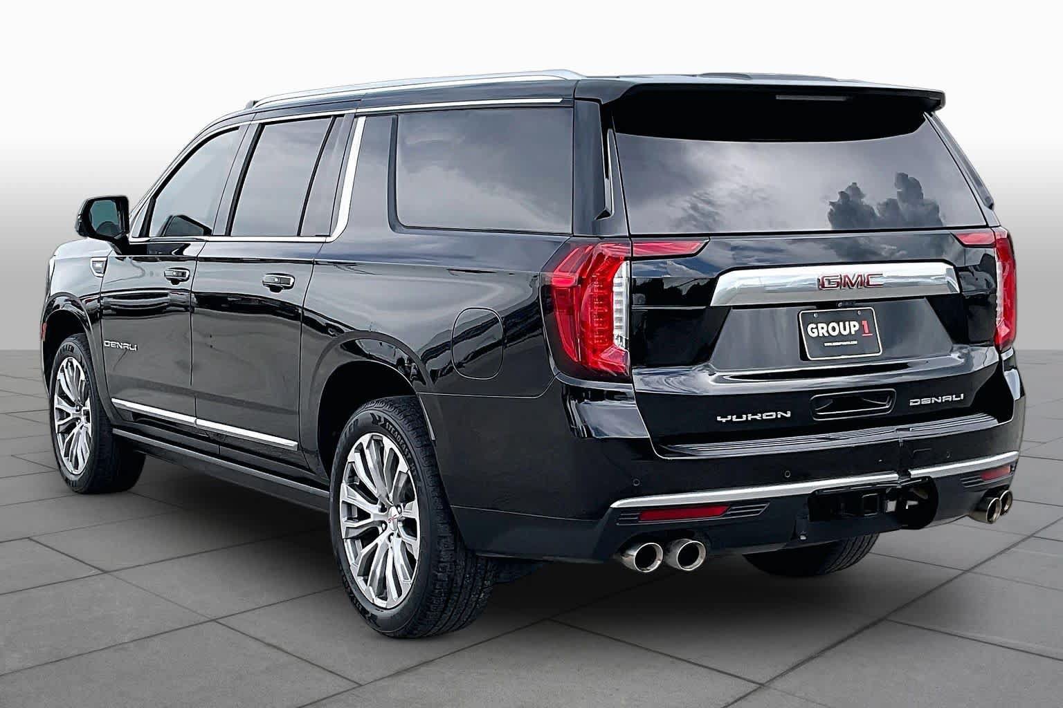 Used 2021 GMC Yukon XL Denali w/ Denali Premium Package AWD/4WD image 12