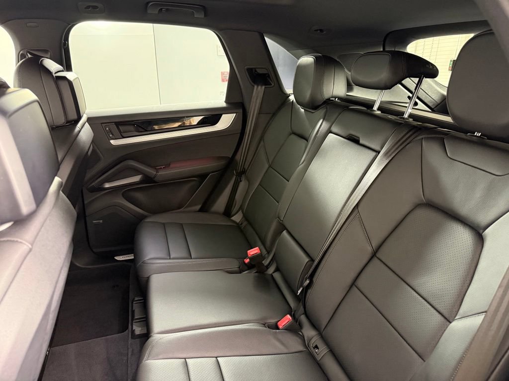 Certified 2026 Porsche Cayenne E-Hybrid AWD/4WD image 16