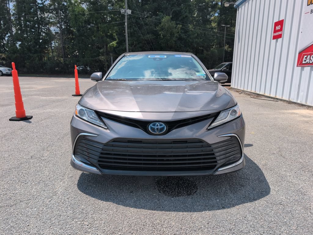 Used 2022 Toyota Camry XLE FWD image 3