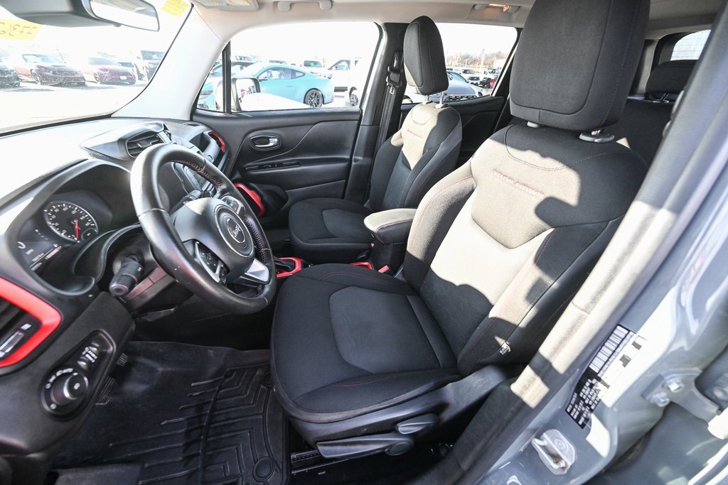 Used 2015 Jeep Renegade Trailhawk image 16