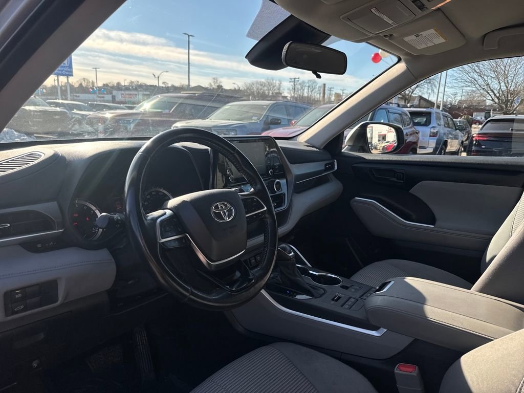Used 2021 Toyota Highlander LE image 15
