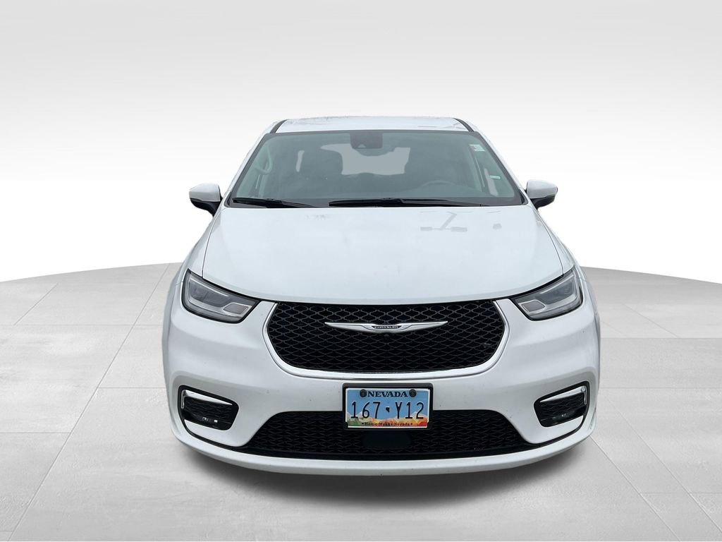 Used 2023 Chrysler Pacifica Touring-L image 3