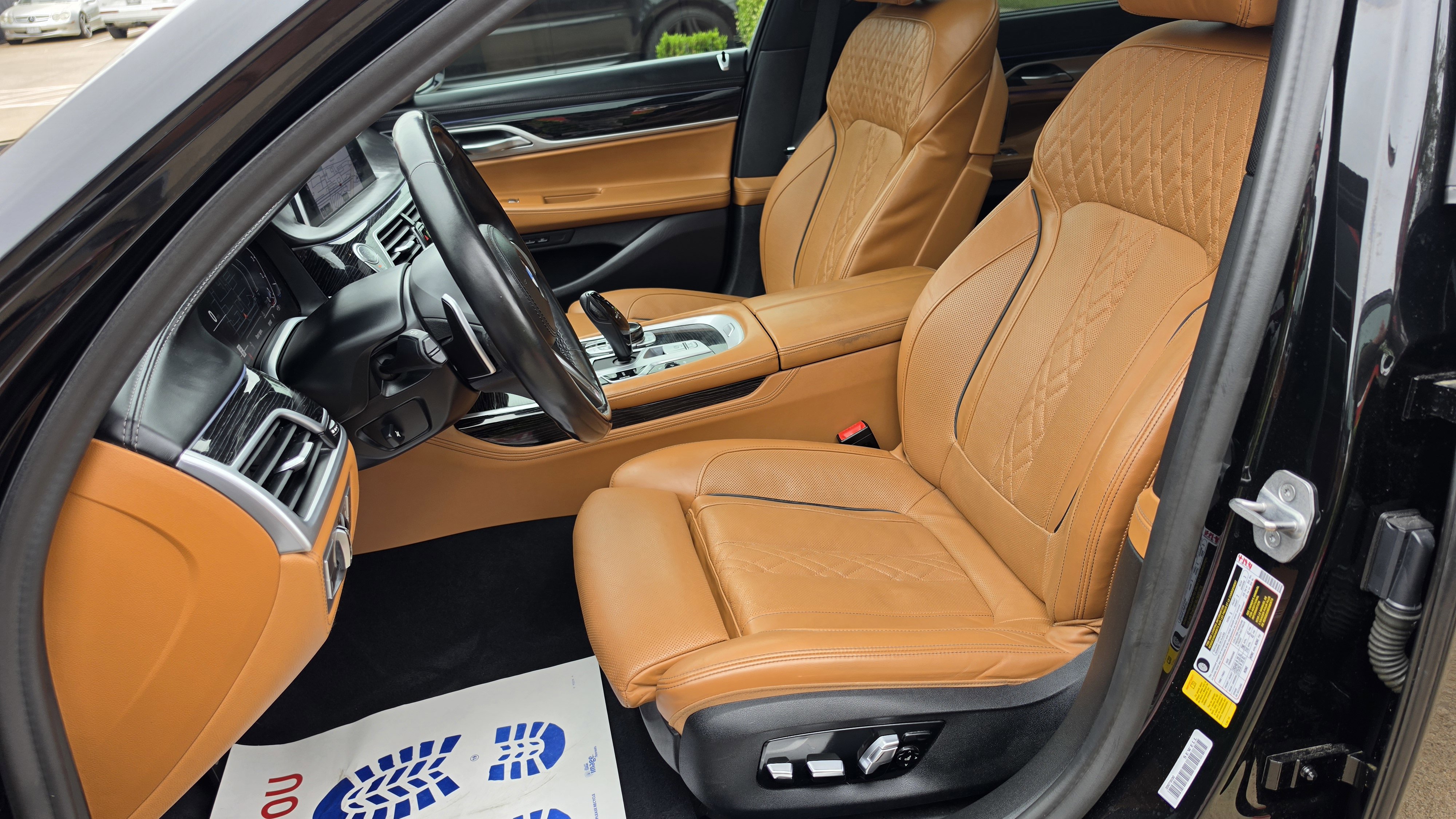 Used 2021 BMW 740i w/ M Sport Package image 26