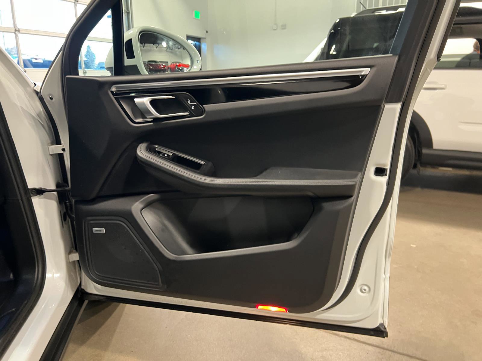 Used 2021 Porsche Macan image 39