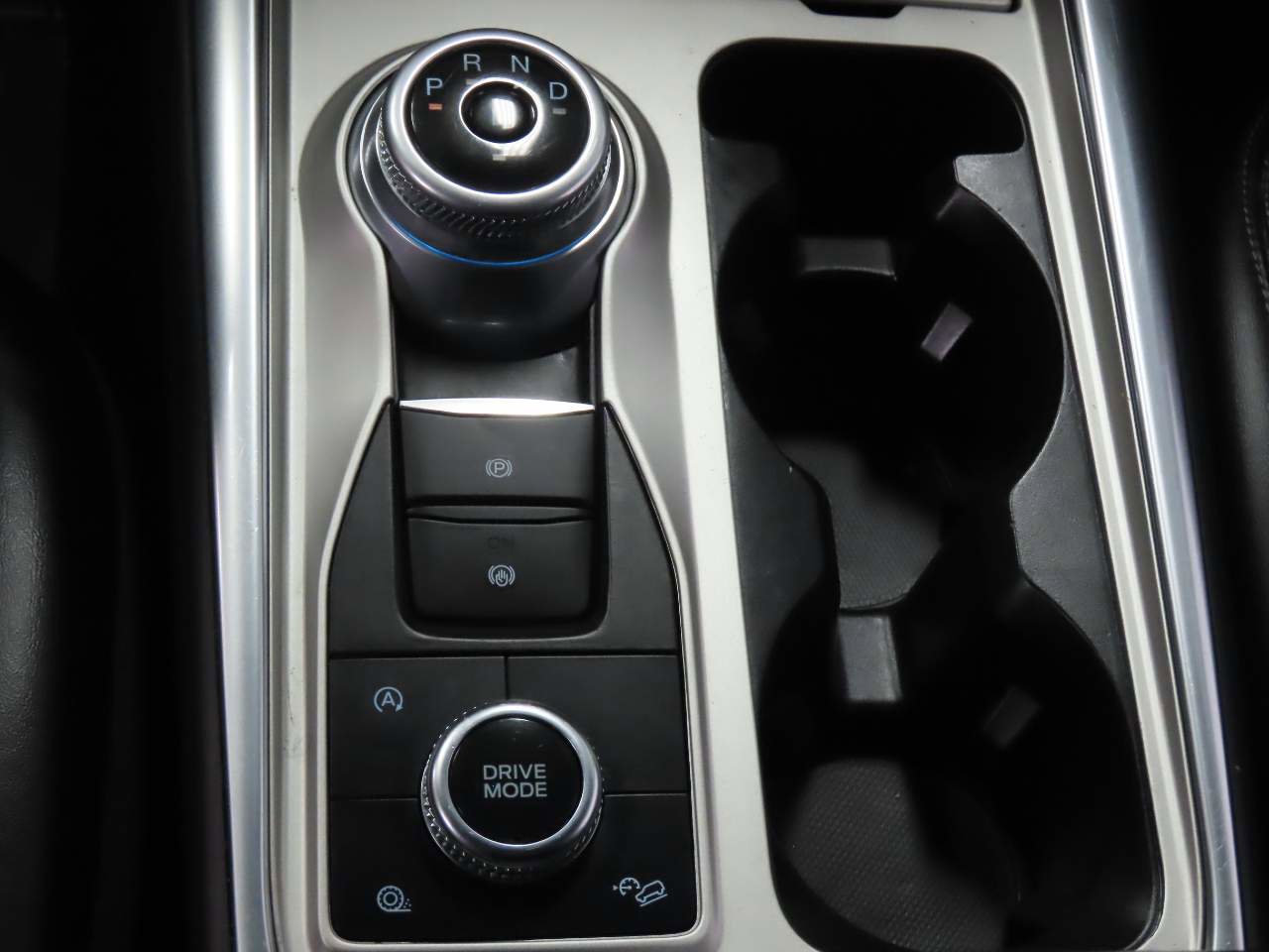 Used 2023 Ford Explorer XLT w/ Equipment Group 202A image 8