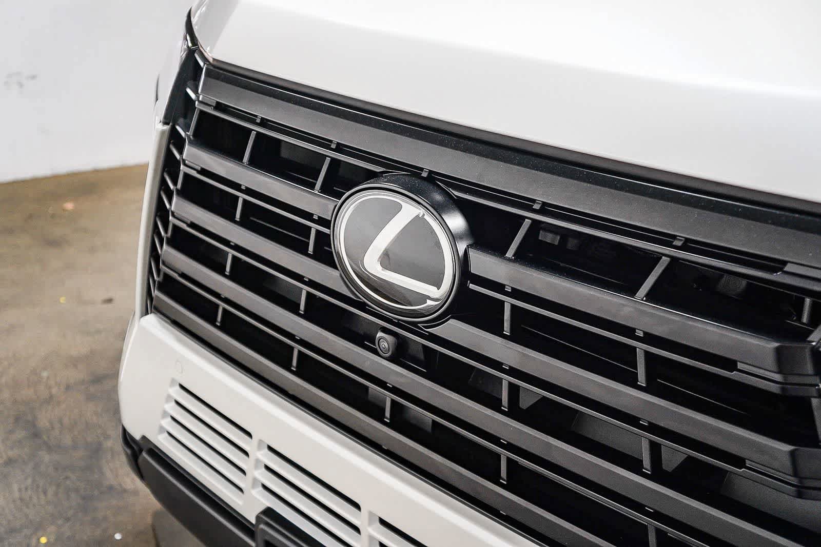 Used 2025 Lexus GX 550 w/ Accessory Package (2T) AWD/4WD image 9