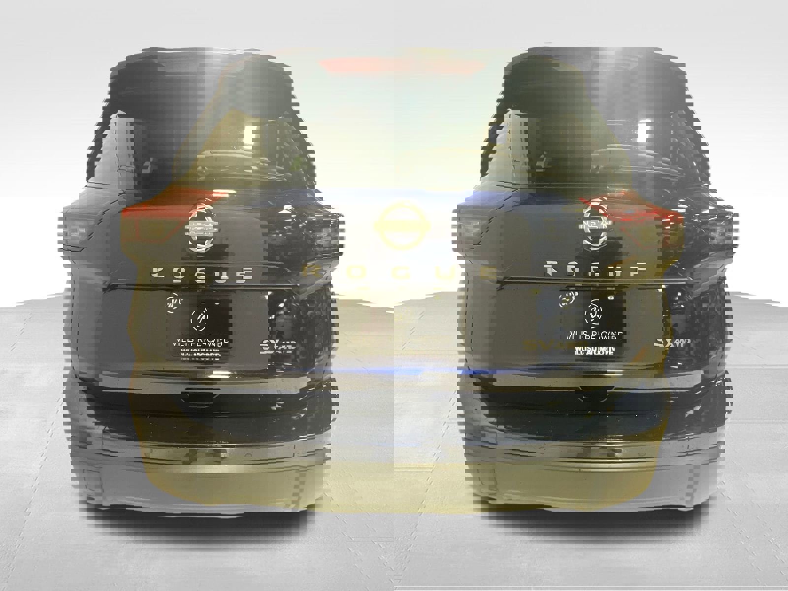 Used 2024 Nissan Rogue SV image 3