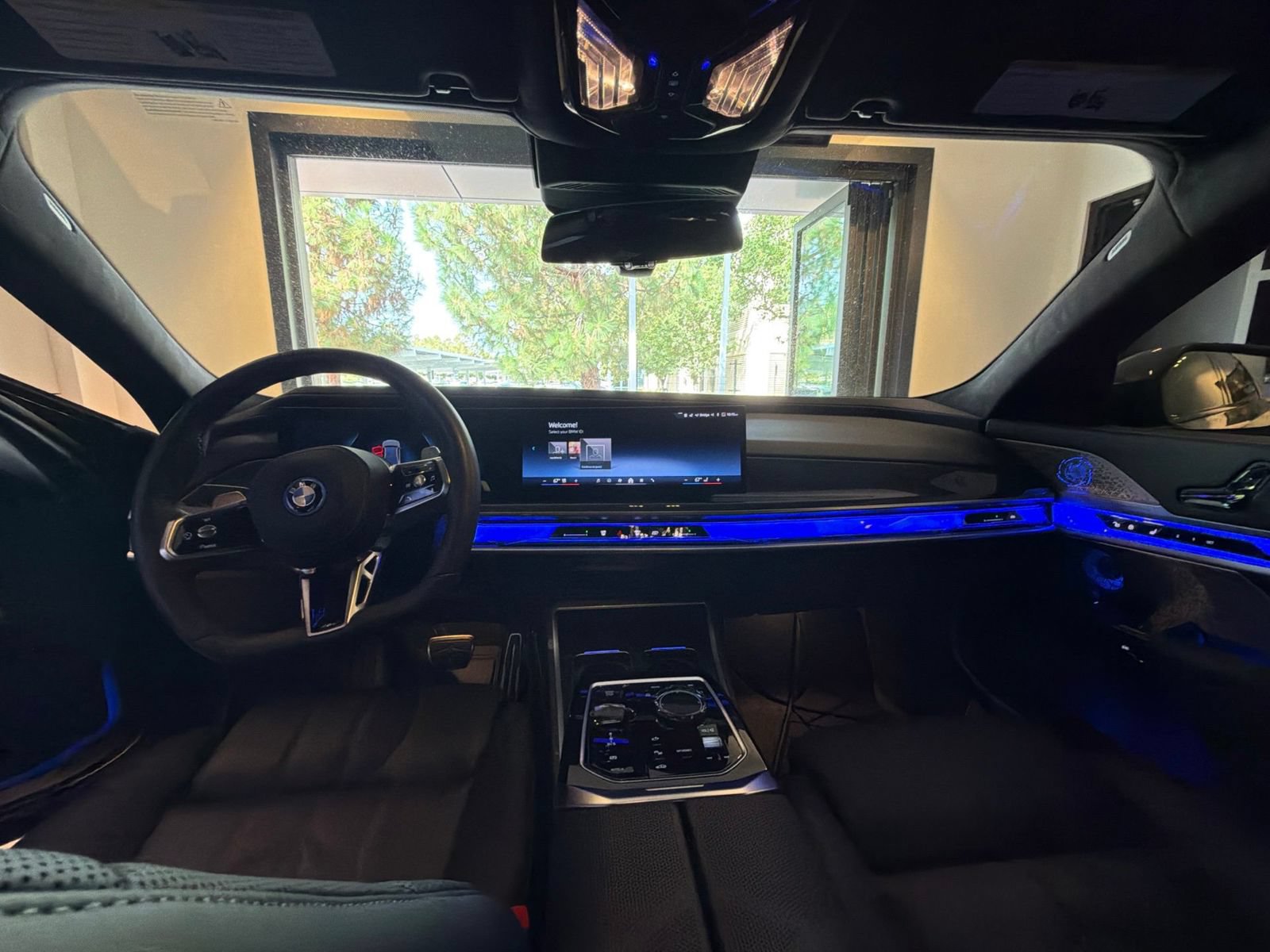 Used 2025 BMW 750e xDrive w/ Executive Package AWD/4WD image 10