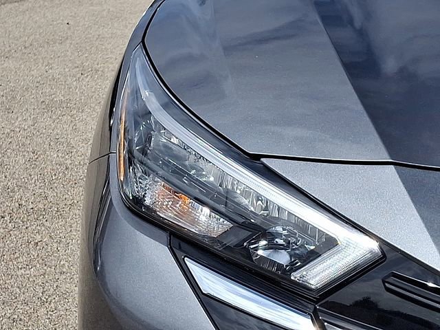 Used 2025 Nissan Versa SV FWD image 9