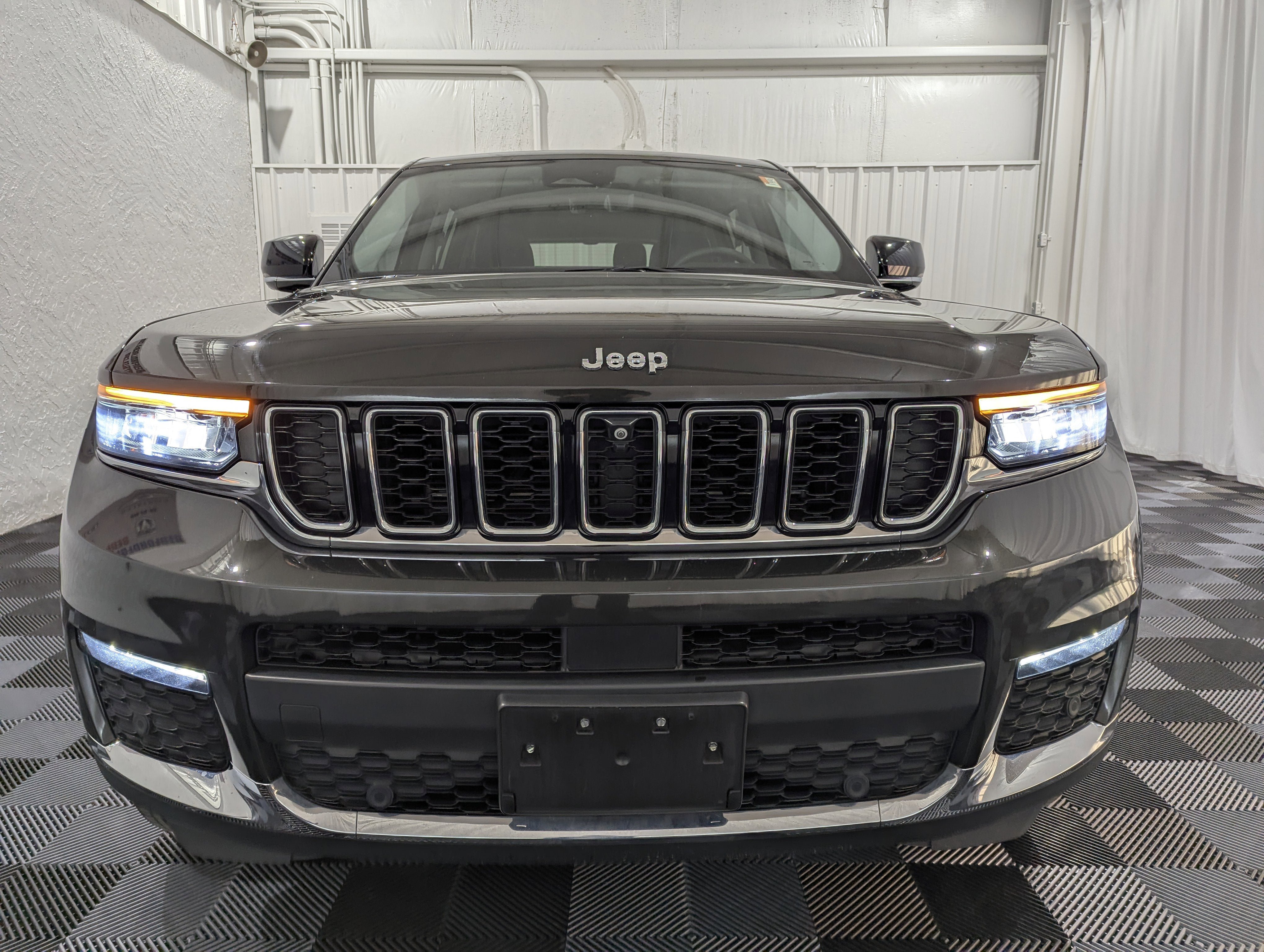 Used 2023 Jeep Grand Cherokee L Limited w/ Luxury Tech Group II image 4