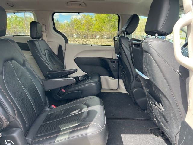 Used 2017 Chrysler Pacifica Touring-L Plus FWD image 13