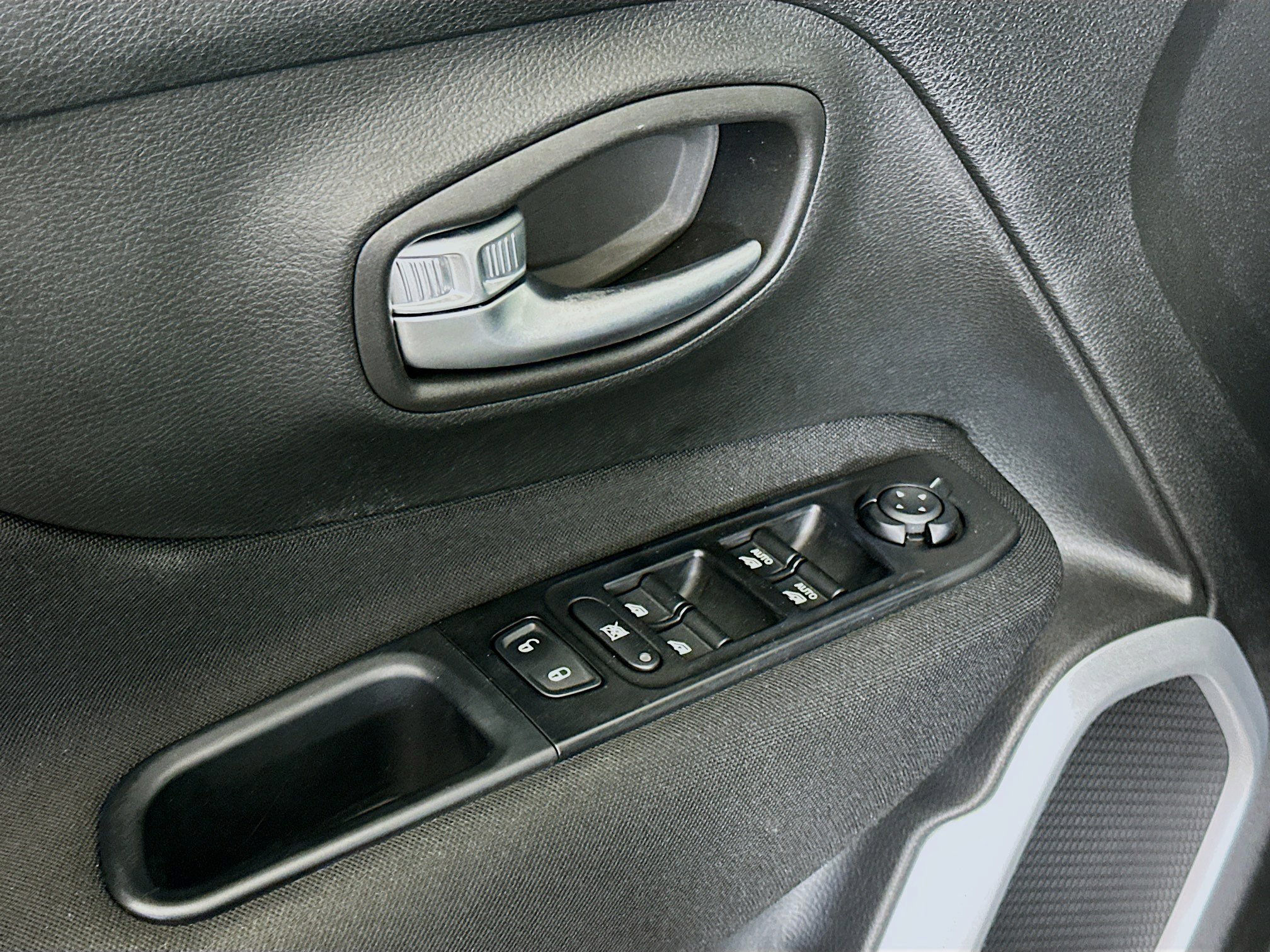 Used 2021 Jeep Renegade Latitude w/ Convenience Group image 15